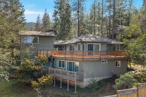 1105 Ivy Ln, Ashland, OR 97520