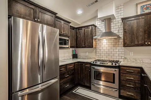 583 Plum Ridge Ct, Ashland, OR 97520