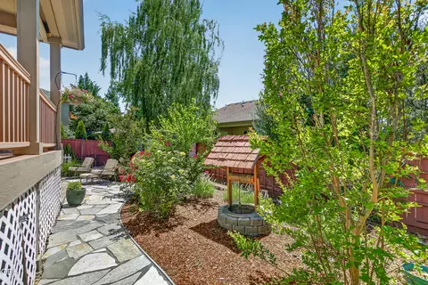 Exterior - 374 Leandra Ln, Eagle Point, OR 97524 photo 2 of 7