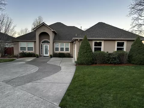 374 Leandra Ln, Eagle Point, OR 97524