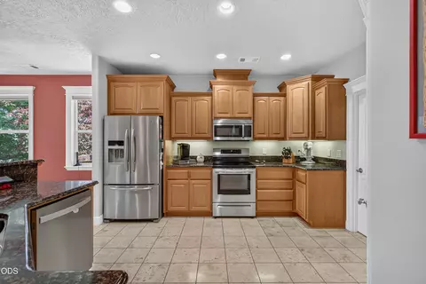 Kitchen - 374 Leandra Ln, Eagle Point, OR 97524 photo 2 of 5