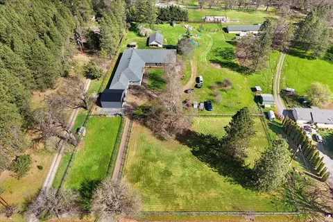 9011 Monument Dr, Grants Pass, OR 97526