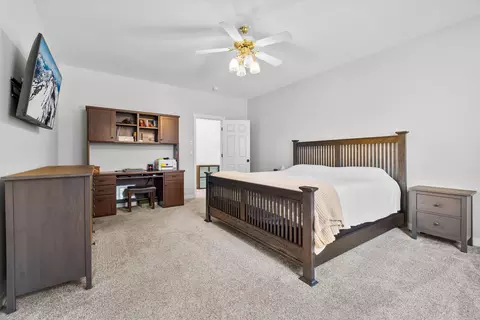 Bedroom - 997 SE Shadowood Dr, Bend, OR 97702 photo 2 of 5