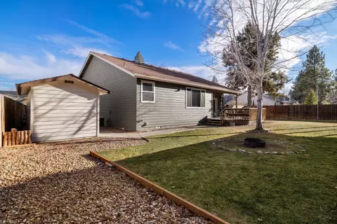 Exterior - 997 SE Shadowood Dr, Bend, OR 97702 photo 3 of 5