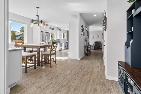 Entry Way - 997 SE Shadowood Dr, Bend, OR 97702 photo 1 of 3