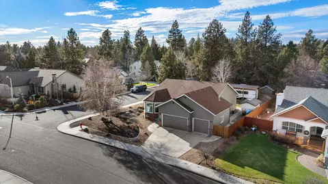 View/Area - 997 SE Shadowood Dr, Bend, OR 97702 photo 1 of 6