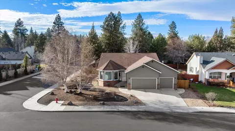 View/Area - 997 SE Shadowood Dr, Bend, OR 97702 photo 2 of 6