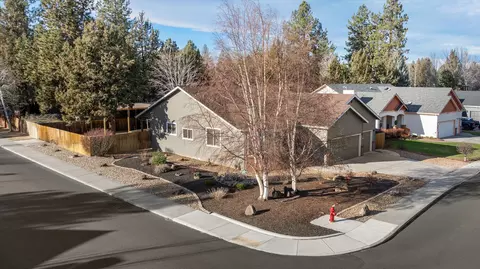 View/Area - 997 SE Shadowood Dr, Bend, OR 97702 photo 5 of 6