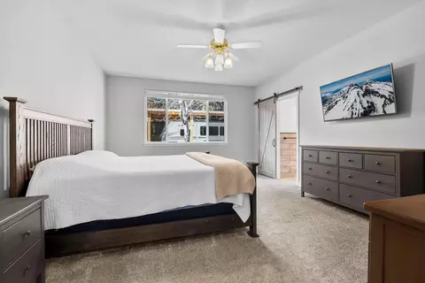 Bedroom - 997 SE Shadowood Dr, Bend, OR 97702 photo 1 of 5