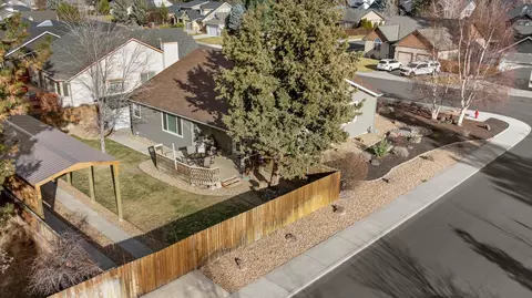 View/Area - 997 SE Shadowood Dr, Bend, OR 97702 photo 4 of 6