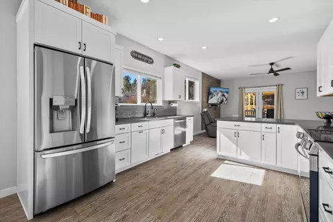 Kitchen - 997 SE Shadowood Dr, Bend, OR 97702 photo 1 of 4