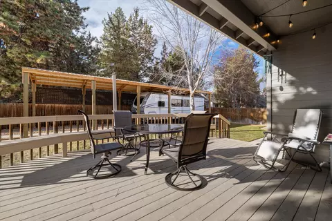 Exterior - 997 SE Shadowood Dr, Bend, OR 97702 photo 5 of 5