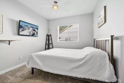 Bedroom - 997 SE Shadowood Dr, Bend, OR 97702 photo 3 of 5