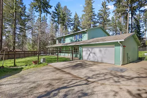 Exterior - 1438 Summit Loop, Grants Pass, OR 97527 photo 4 of 9