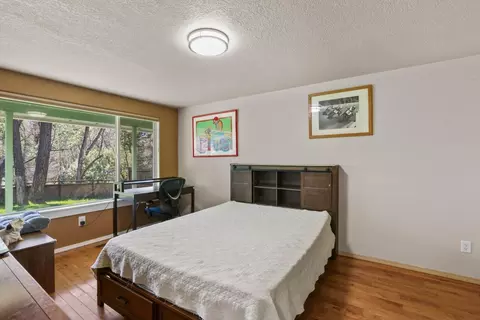 Bedroom - 1438 Summit Loop, Grants Pass, OR 97527 photo 1 of 4
