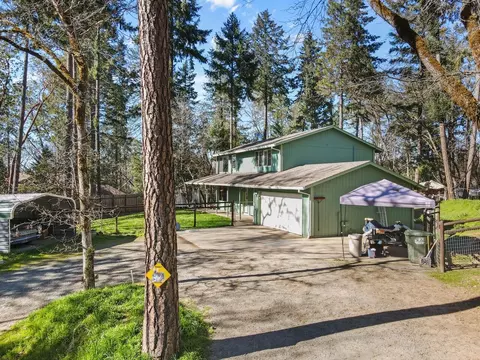 Exterior - 1438 Summit Loop, Grants Pass, OR 97527 photo 2 of 9