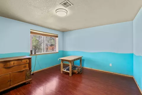Bedroom - 1438 Summit Loop, Grants Pass, OR 97527 photo 3 of 4