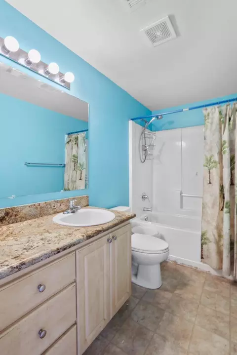 Bath - 1438 Summit Loop, Grants Pass, OR 97527 photo 3 of 4