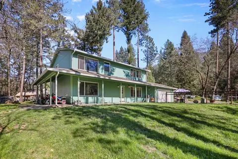 Exterior - 1438 Summit Loop, Grants Pass, OR 97527 photo 6 of 9