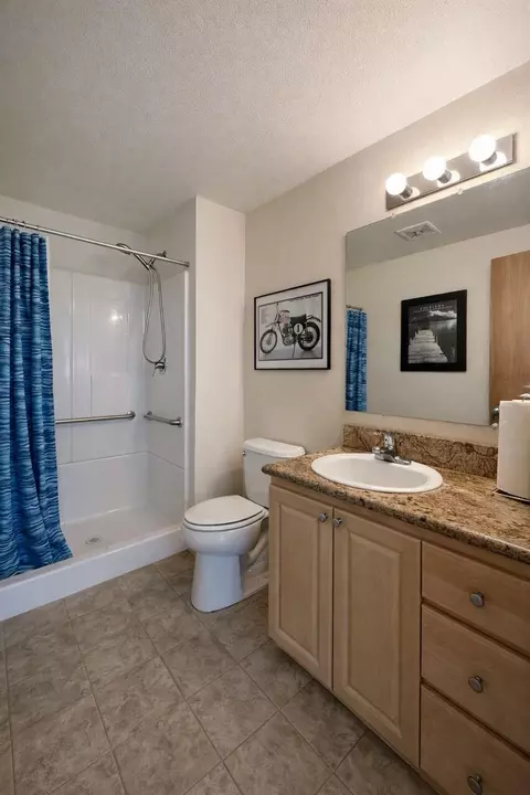 Bath - 1438 Summit Loop, Grants Pass, OR 97527 photo 2 of 4