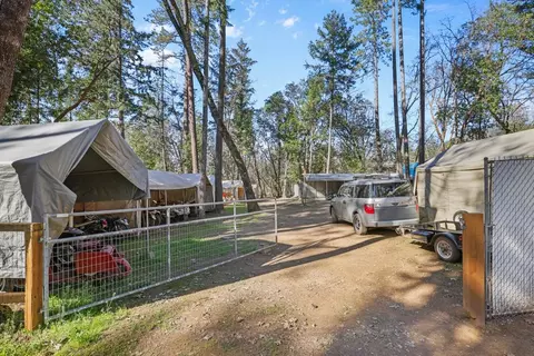 Exterior - 1438 Summit Loop, Grants Pass, OR 97527 photo 8 of 9