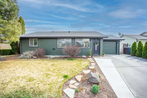 1726 SW 35th St, Redmond, OR 97756