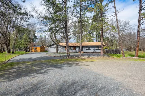 1000 Lawrence Ln, Merlin, OR 97532