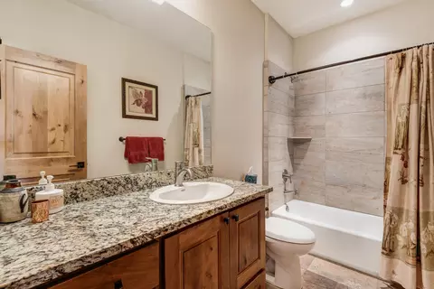 Bath - 64146 Pioneer Loop, Bend, OR 97701 photo 3 of 4