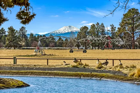 View/Area - 64146 Pioneer Loop, Bend, OR 97701 photo 3 of 7