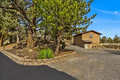 Exterior - 64146 Pioneer Loop, Bend, OR 97701 photo 13 of 15