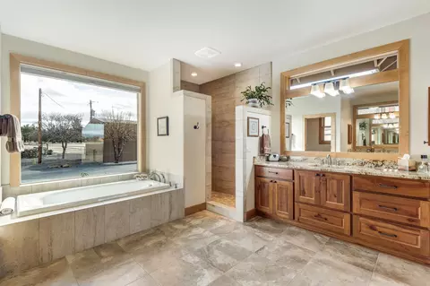 Bath - 64146 Pioneer Loop, Bend, OR 97701 photo 2 of 4