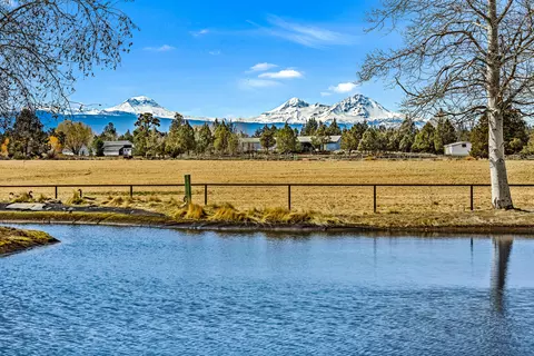 View/Area - 64146 Pioneer Loop, Bend, OR 97701 photo 2 of 7