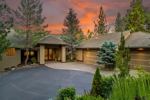 3560 NW Braid Dr, Bend, OR 97703