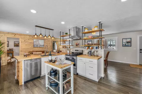 Kitchen - 69322 Hackamore, Sisters, OR 97759 photo 1 of 7
