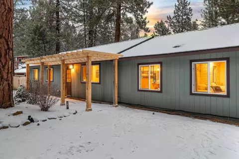 Exterior - 69322 Hackamore, Sisters, OR 97759 photo 2 of 10