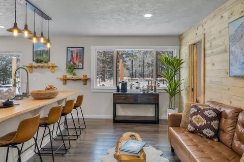 Living - 69322 Hackamore, Sisters, OR 97759 photo 2 of 4