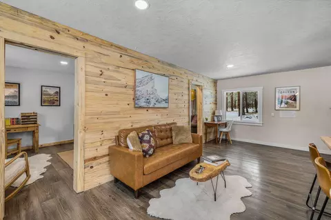 Living - 69322 Hackamore, Sisters, OR 97759 photo 1 of 4
