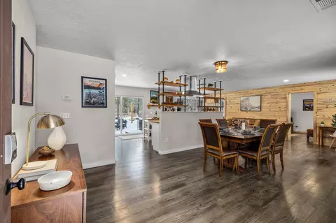Dining - 69322 Hackamore, Sisters, OR 97759 photo 1 of 4