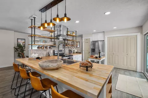 Kitchen - 69322 Hackamore, Sisters, OR 97759 photo 2 of 7