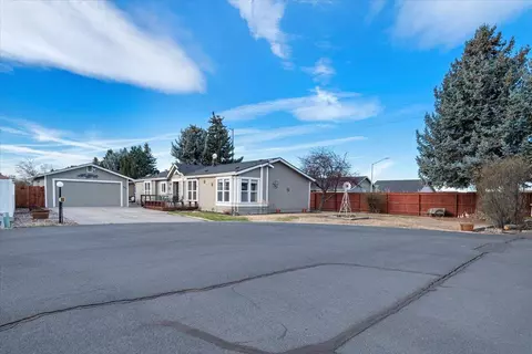 1875 NE 6th St, Redmond, OR 97756