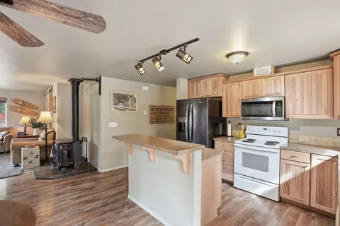 Kitchen - 51432 Jory Rd, La Pine, OR 97739 photo 3 of 4