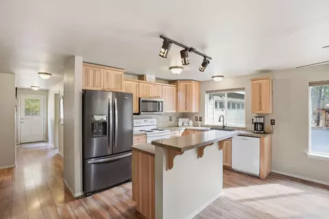 Kitchen - 51432 Jory Rd, La Pine, OR 97739 photo 2 of 4