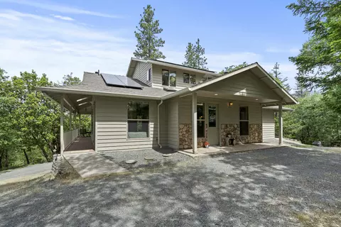 466 Three Pines Rd, Grants Pass, OR 97526