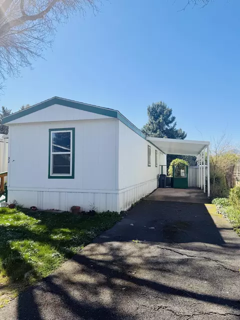 3700 Bellinger Ln #SPC 53, Medford, OR 97501