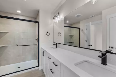Bath - 3831 NE Tellus Dr, Bend, OR 97701 photo 3 of 3