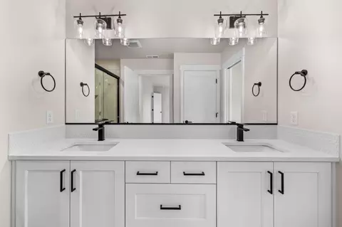 Bath - 3831 NE Tellus Dr, Bend, OR 97701 photo 2 of 3