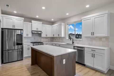 Kitchen - 3831 NE Tellus Dr, Bend, OR 97701 photo 1 of 2