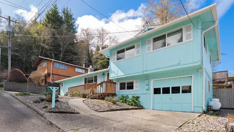 935 View St, Reedsport, OR 97467