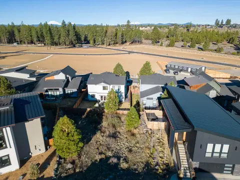 61175 SW Tippytoe Pl, Bend, OR 97702 photo 3