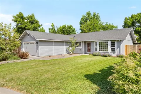 3073 Ruby Dr, Medford, OR 97504
